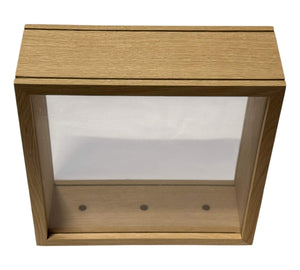 Rama Patrata Nature 27x27cm cu inchidere laterala si dublu Plexiglas, perfecta pentru aranjamente florale si plante criogenate.