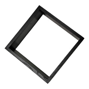 Cadru negru patrat 27x27cm fara sticla, ideal pentru aranjamente florale personalizate si decor interior modern.