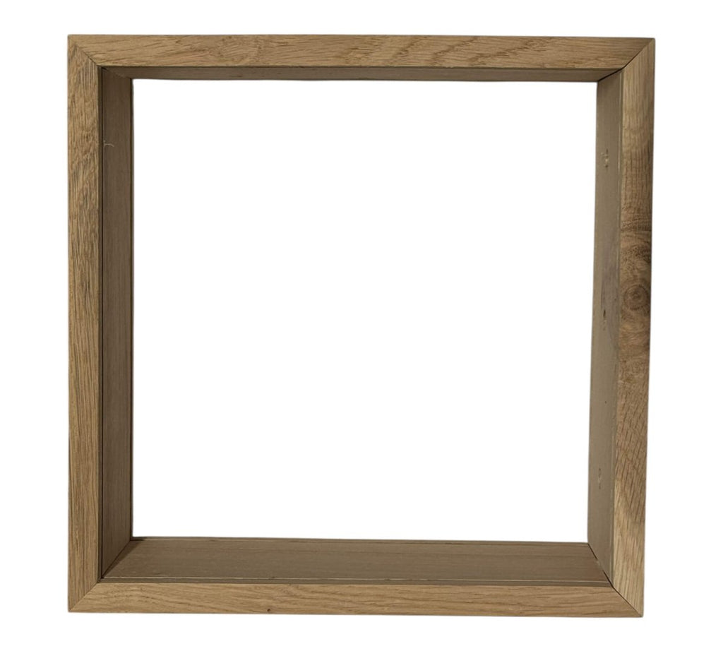 Rama Patrata Nature 27x27cm din lemn, potrivita pentru decoratiuni florale, cu design simplu si elegant, fara plexiglas aplicat.